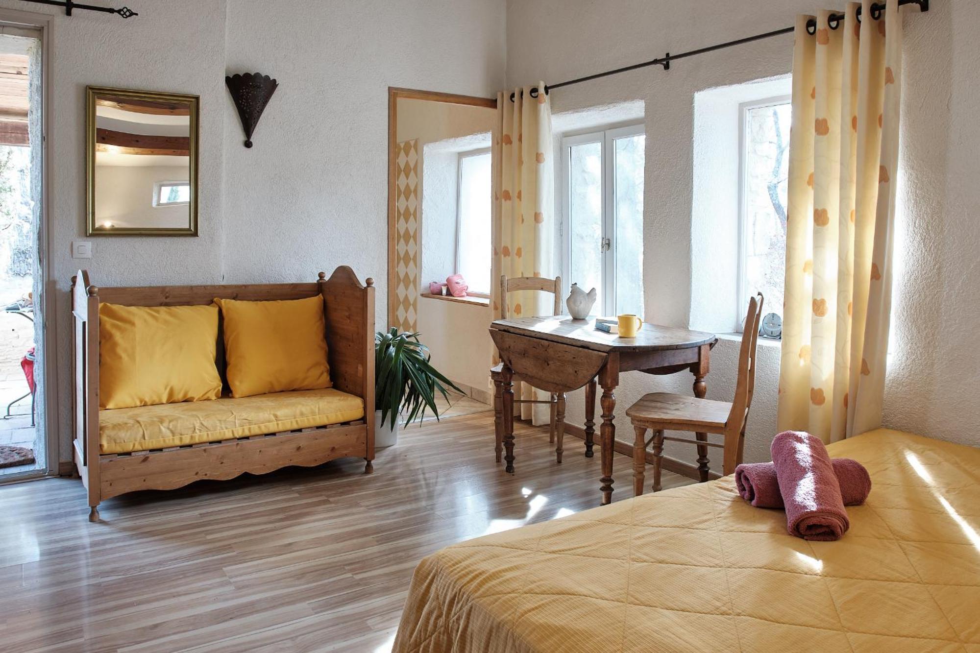 Les Maisons De Chante Oiseau Guest house Sigonce